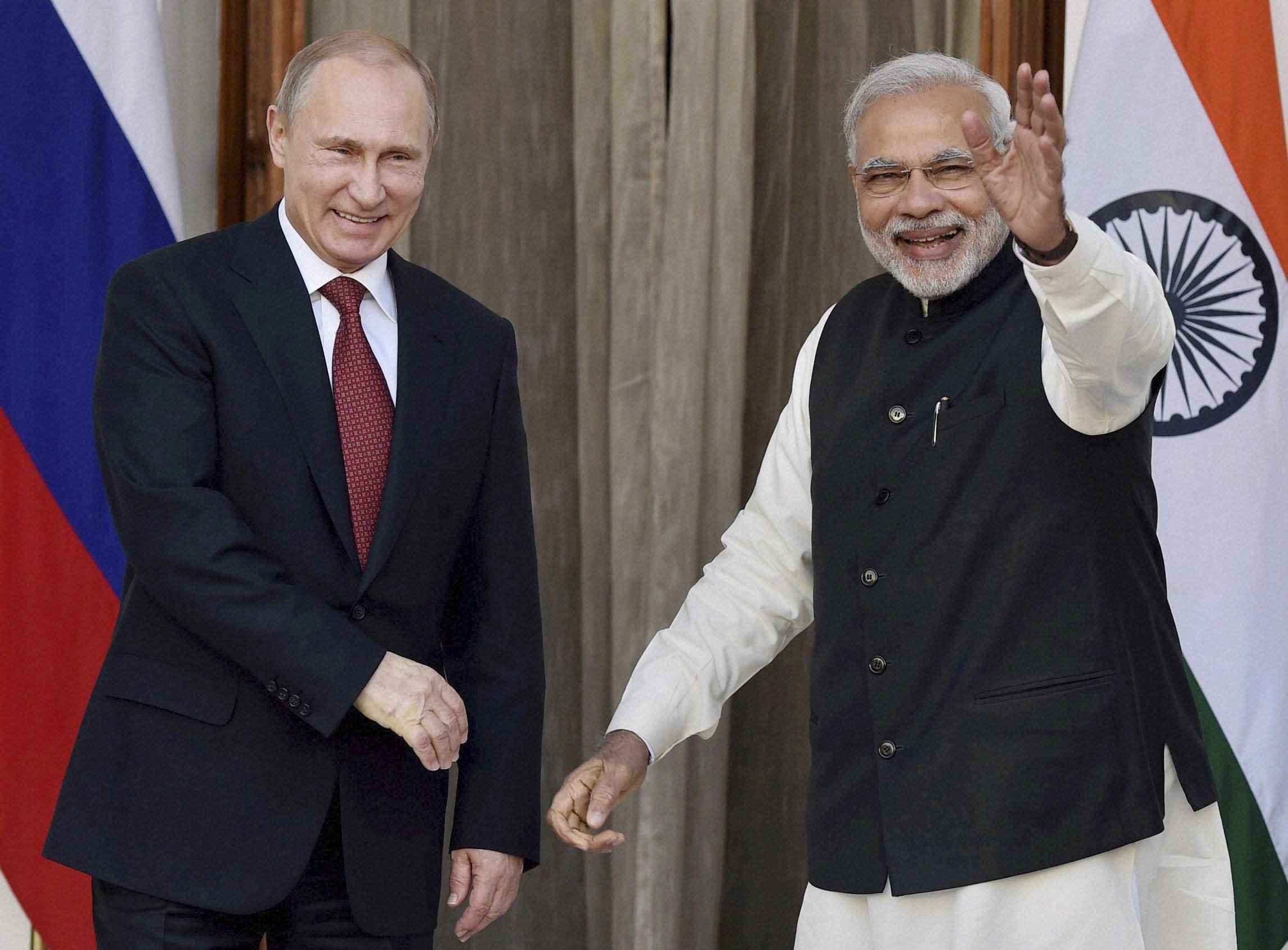 Ο Πούτιν «έτυχε» να ταξιδέψει στην Ινδία μαζί με τον «ηγέτη της Κριμαίας»
