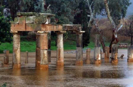 Βραυρώνα: Καλύφθηκε με λασπόνερα ο ναός της Αρτέμιδας