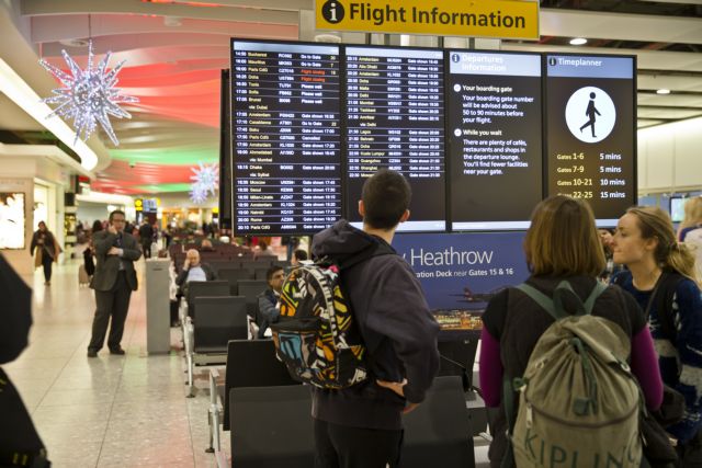 Ομαλοποιείται η κατάσταση στα αεροδρόμια του Λονδίνου