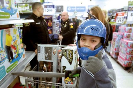 Πώς να αποφύγει κανείς τα επικίνδυνα χριστουγεννιάτικα παιχνίδια