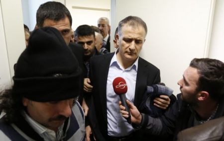 Τουρκία: Η «επιχείρηση-σκούπα» σε ΜΜΕ εντείνει την πολιτική σύγχυση