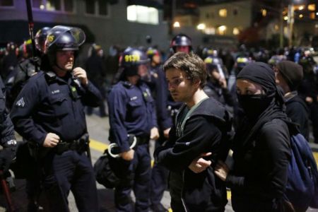 Η βία και ο ρατσισμός διχάζουν τη Νέα Υόρκη