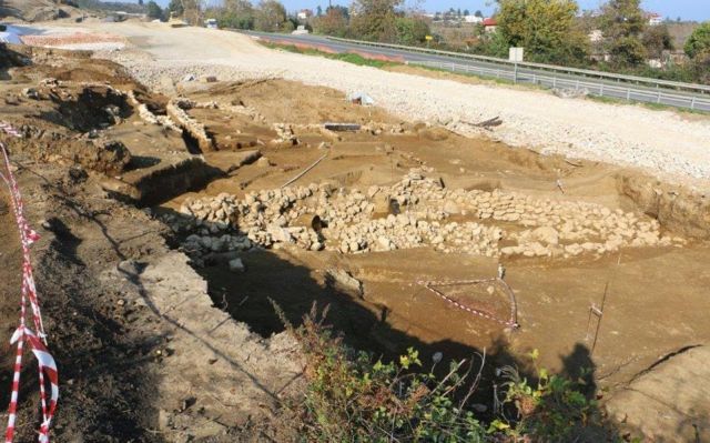 Bronze Age settlement and cemetery uncovered near Platamonas