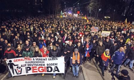 Deutsche Welle: Ενισχύεται το Pegida μετά το χτύπημα στο Παρίσι