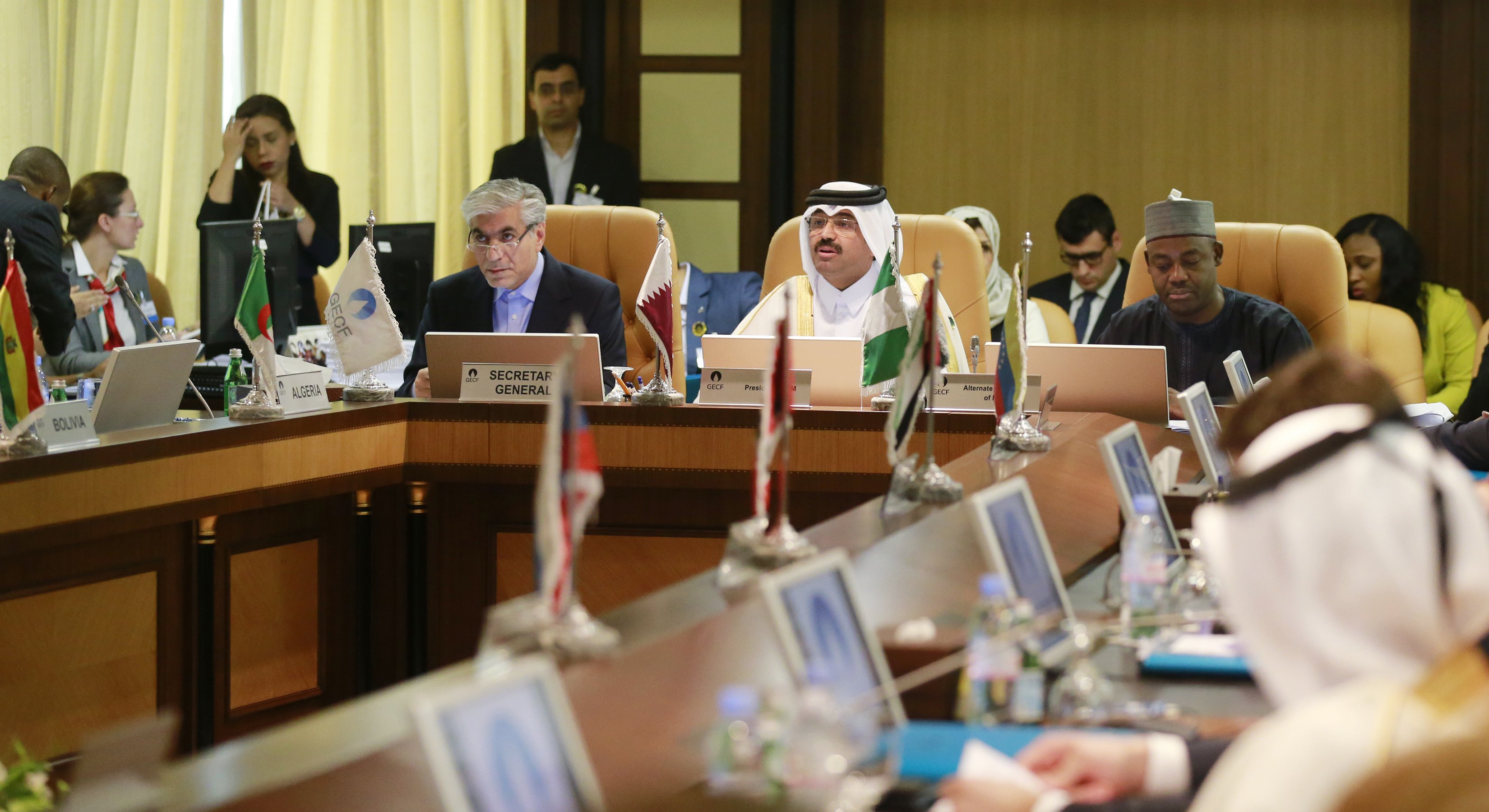 Τα Εμιράτα προαναγγέλλουν νέα μέτρα κατά του Κατάρ, αρνούνται το «χακάρισμα»