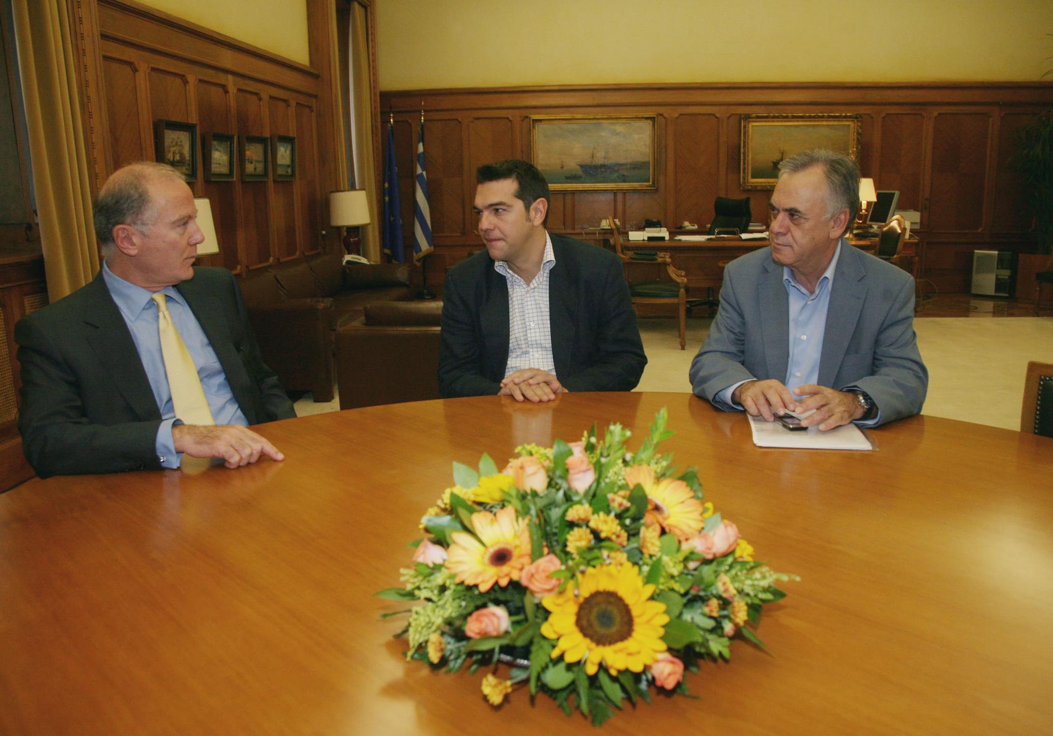 Tsipras and Provopoulos meet to discuss the financial crisis