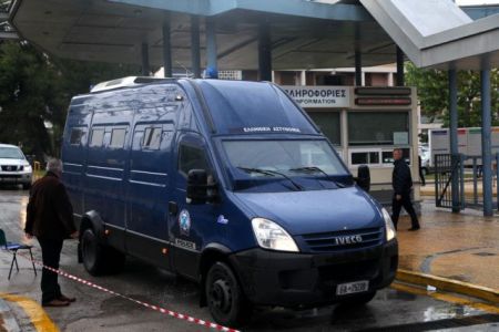 Φωτιά εν κινήσει σε μεταγωγικό της ΕΛ.ΑΣ.