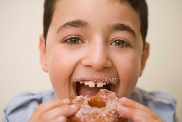 Τα παχύσαρκα παιδιά «προγραμματισμένα» να αγαπούν τη ζάχαρη