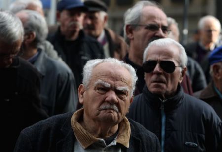 Κουρουμπλής – Στρατούλης επαναφέρουν τη σύνταξη υπερηλίκων ΟΓΑ
