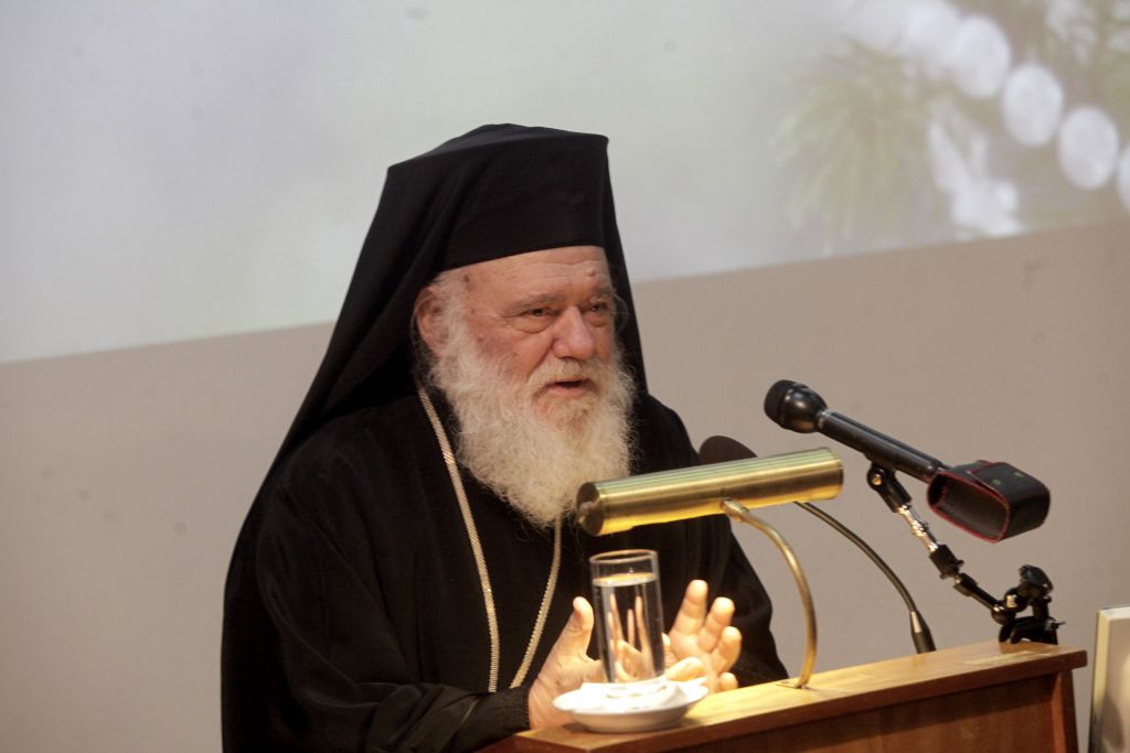 Δώρα στα παιδιά  από τον Αρχιεπίσκοπο Ιερώνυμο