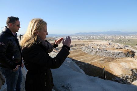 Οι Βρυξέλλες είπαν «ναι» στη Ρένα Δούρου και στο €1,139 δισ. πρόγραμμα