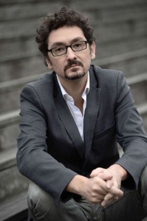 Ο πενηντάρης στο παιδικό δωμάτιο