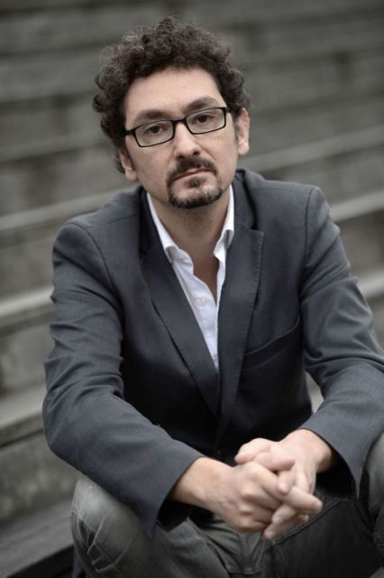 Ο πενηντάρης στο παιδικό δωμάτιο