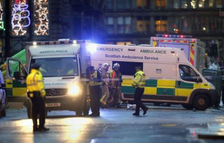 Απορριμματοφόρο παρέσυρε πεζούς στη Γλασκώβη