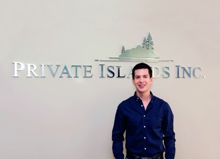 Κρις Κρόλοφ: Ο άνθρωπος που πουλάει 16 ελληνικά νησιά