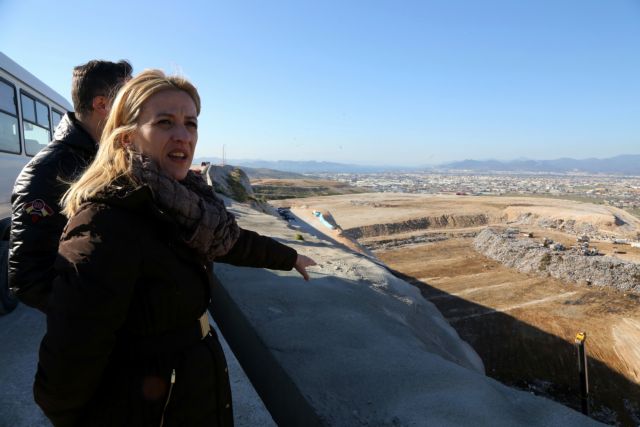 Η κυρία Δούρου δεν ασχολείται με… σκουπίδια