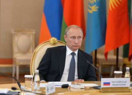 Η κρίση στο ρούβλι περιορίζει τις κινήσεις του Πούτιν στην Ουκρανία