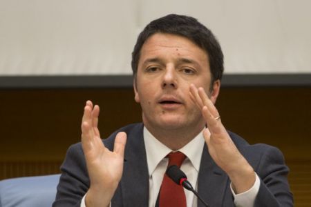 Ο Ρέντσι «παίρνει πίσω» μεταρρύθμιση που ευνοεί τον Μπερλουσκόνι