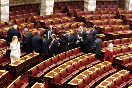 Μονομαχία με όμηρο την οικονομία