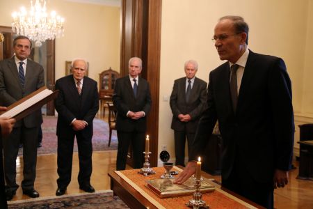 Ορκίστηκε υπηρεσιακός υπουργός Εσωτερικών ο Μ. Θεοχαρίδης