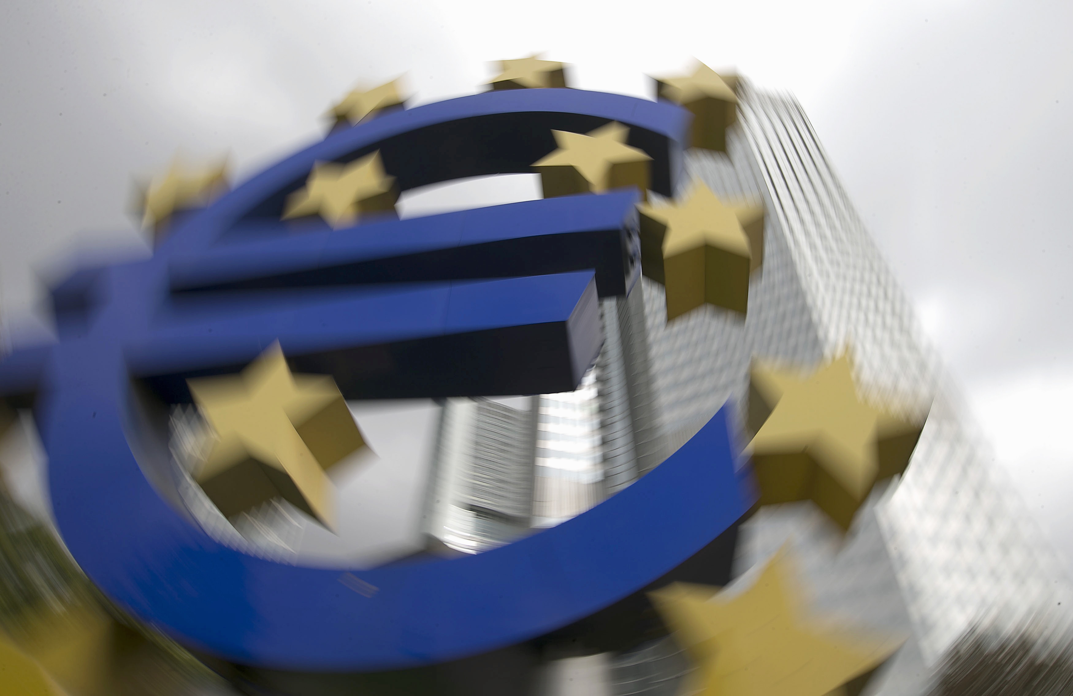 Der Spiegel: Δεν θα αγοράζει ελληνικά ομόλογα η ΕΚΤ
