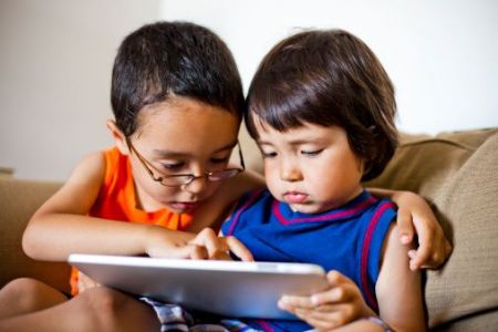Πόση ώρα επιτρέπεται η χρήση έξυπνων συσκευών από τα παιδιά