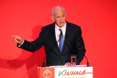 Βολές Παπανδρέου κατά αντιπάλων και «εμπρηστών της οικονομίας»