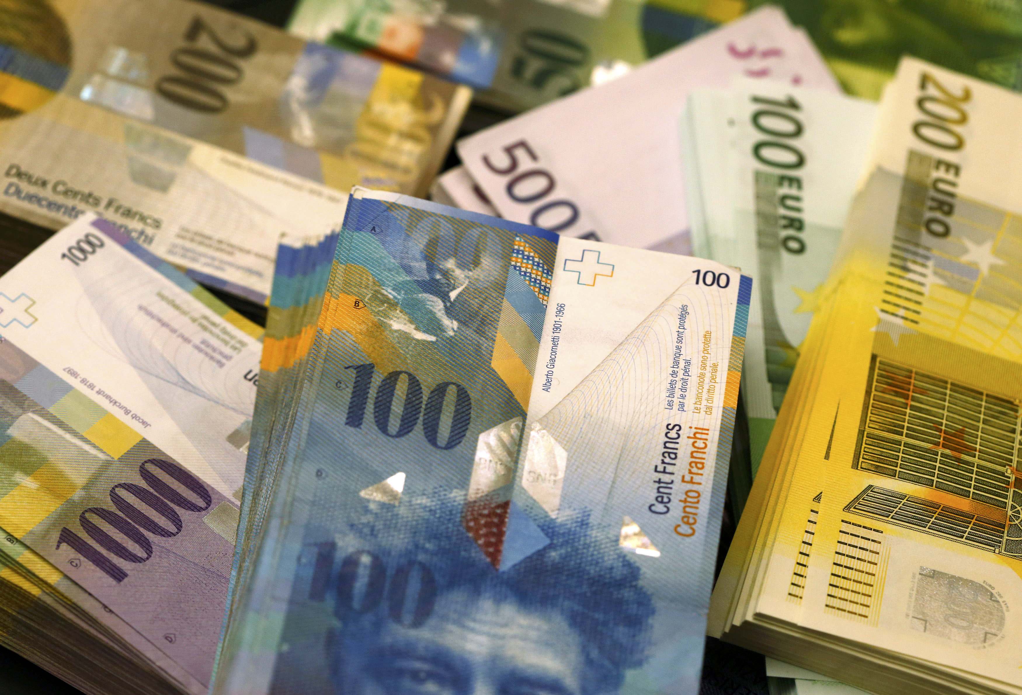 Σοκ για 60.000 έλληνες δανειολήπτες – Στο ένα προς ένα η ισοτιμία ελβετικού φράγκου – ευρώ – Ζημιά €1 δισ.