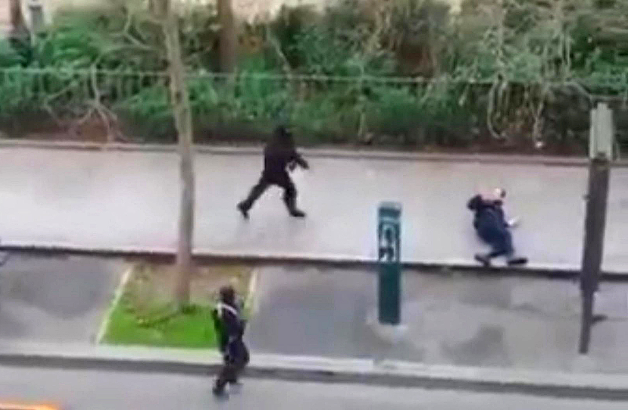 Γαλλία: Παραδόθηκε ένας εκ των δραστών του μακελειού στο Charlie Hebdo
