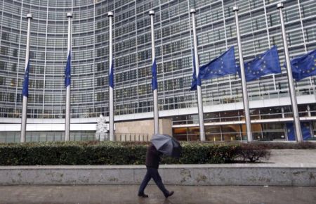 PM Tsipras and FinMin Varoufakis to face harsh environment at Brussels