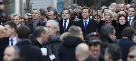 Tweets ξεμπροστιάζουν τους υποκριτές στην πορεία του Παρισιού