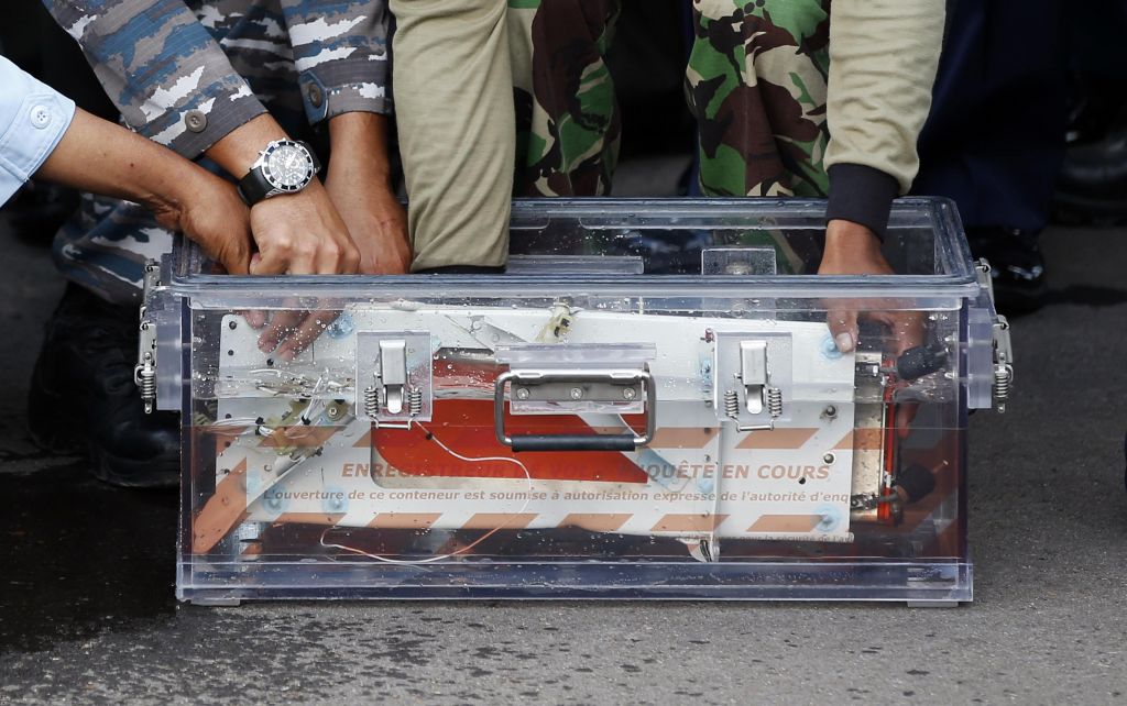 AirAsia: Ανασύρθηκε το δεύτερο μαύρο κουτί του μοιραίου αεροσκάφους