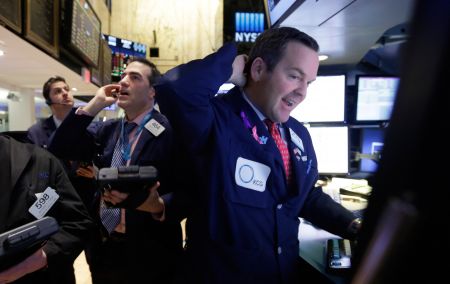 WSJ: Κλυδωνισμοί στις αγορές λόγω πτώσης της τιμής του πετρελαίου