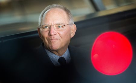 Βόλφγκανγκ Σόιμπλε: «Οχι» σε πρόγραμμα-γέφυρα