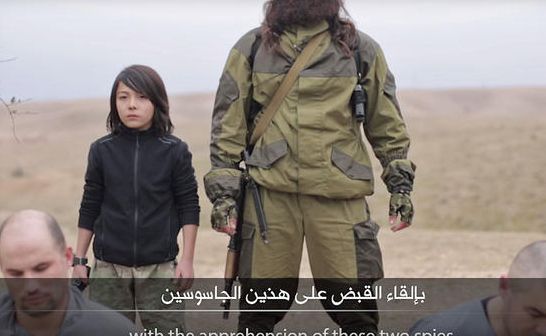 Νέο βίντεο του χαλιφάτου με 12χρονο παιδί να εκτελεί «προδότες»