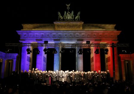 Βερολίνο: Μεγάλη η συμμετοχή στη διαδήλωση κατά της ισλαμοφοβίας