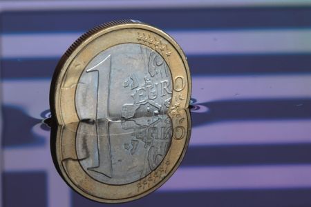 Ξεχωρίζοντας τον οικονομικό από τον πολιτικό κύκλο