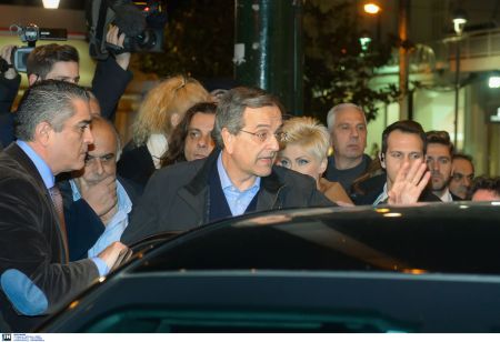 Πολιτική «σανίδα σωτηρίας» στους κεντρώους αναποφάσιστους αναζητεί ο Σαμαράς