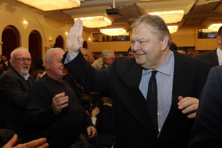 Βενιζέλος: «Αλλο ο Ανδρέας και άλλο ο Γιώργος Παπανδρέου»