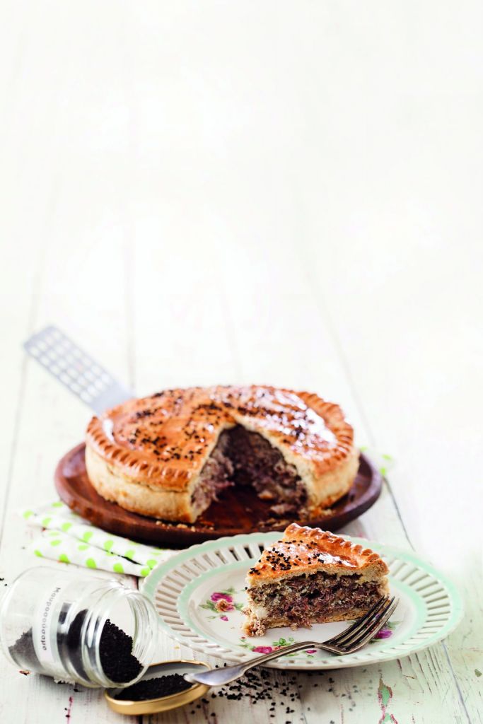 Πίτα με αρνί, ζύμη ψωμιού και στάκα