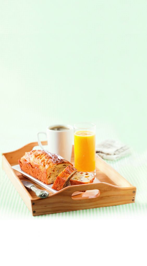 Κέικ με λιαστές ντομάτες και μετσοβόνε