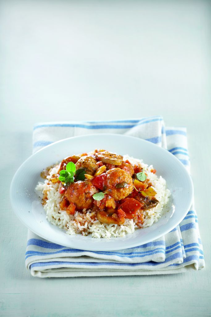 Κεφτέδες κοτόπουλου με σάλτσα από πιπεριές και μανιτάρια