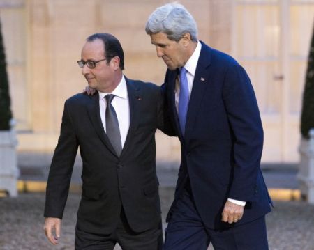 Συνάντηση Ολάντ – Κέρι στη σκιά των επιθέσεων
