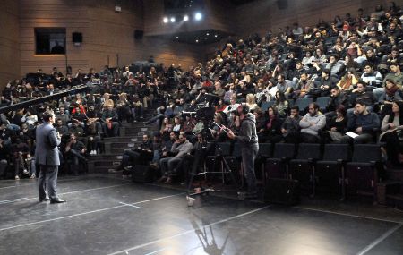 Παρέμβαση Τσίπρα ζητά η ΝΔ για το ερωτηματολόγιο της νεολαίας ΣΥΡΙΖΑ