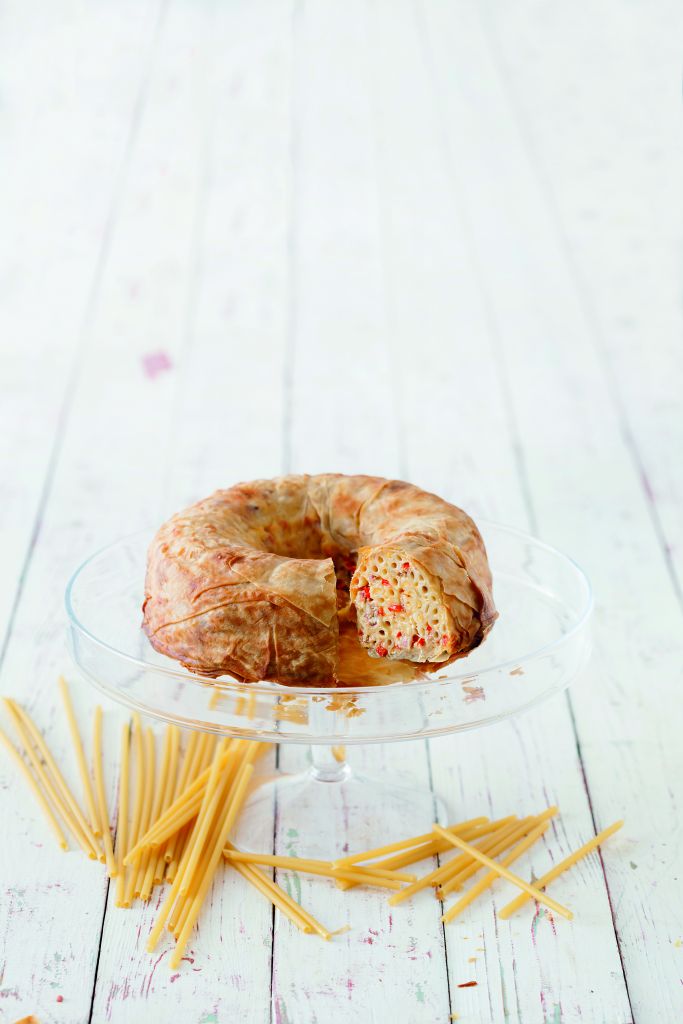 Μακαρονόπιτα με απάκι και πιπεριά Φλωρίνης