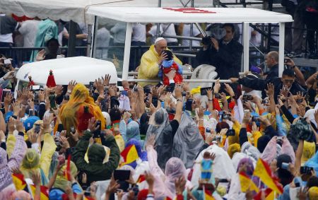 Φιλιππίνες: Εκατομμύρια πιστοί για να ακούσουν τον Πάπα