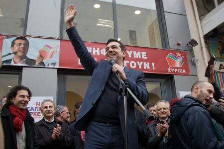 Handelsblat:«Tρόμος για το ευρώ – Ο Τσίπρας παίζει με τη φωτιά»