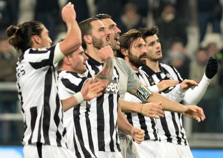 Στα γήπεδα και στην TV