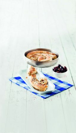 Ελιόπιτες με φέτα και δυόσμο