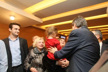 Συστράτευση των παραδοσιακών γαλάζιων ψηφοφόρων επιχειρεί την ύστατη στιγμή η Νέα Δημοκρατία